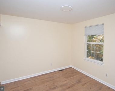 1262 Oxford Circle - Photo Thumbnail 19