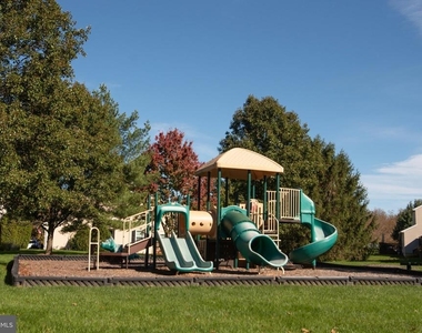 1262 Oxford Circle - Photo Thumbnail 33