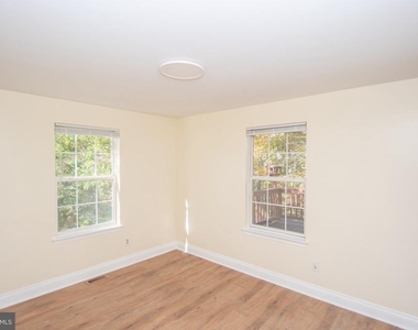 1262 Oxford Circle - Photo Thumbnail 5