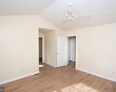 1262 Oxford Circle - Photo Thumbnail 15