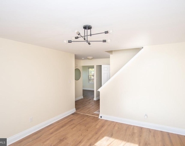 1262 Oxford Circle - Photo Thumbnail 4