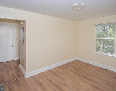 1262 Oxford Circle - Photo Thumbnail 6