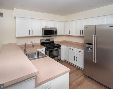 1262 Oxford Circle - Photo Thumbnail 9