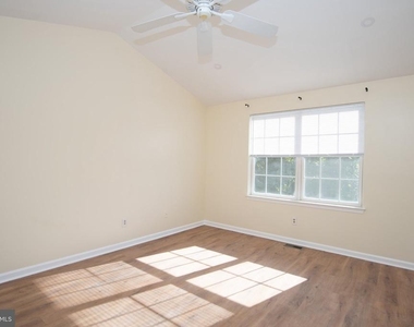 1262 Oxford Circle - Photo Thumbnail 14
