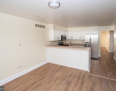 1262 Oxford Circle - Photo Thumbnail 8