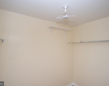 1262 Oxford Circle - Photo Thumbnail 16