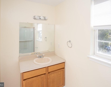 1262 Oxford Circle - Photo Thumbnail 18