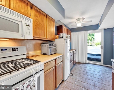 212 Saratoga Court - Photo Thumbnail 11