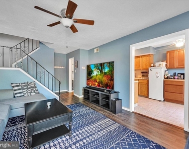 212 Saratoga Court - Photo Thumbnail 6