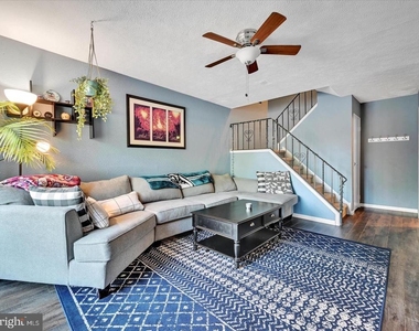 212 Saratoga Court - Photo Thumbnail 4
