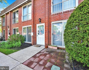 212 Saratoga Court - Photo Thumbnail 2