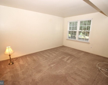 6012 Beacon Hill Drive - Photo Thumbnail 8