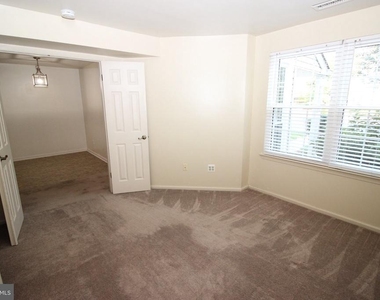 6012 Beacon Hill Drive - Photo Thumbnail 11