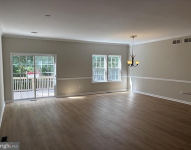 10 Windward Drive - Photo Thumbnail 1
