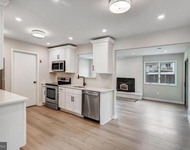 56 Georgetown Boulevard - Photo Thumbnail 11