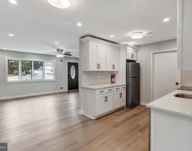 56 Georgetown Boulevard - Photo Thumbnail 12