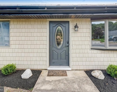 56 Georgetown Boulevard - Photo Thumbnail 5