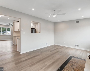 56 Georgetown Boulevard - Photo Thumbnail 18