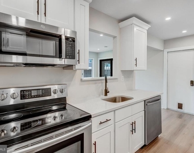 56 Georgetown Boulevard - Photo Thumbnail 15
