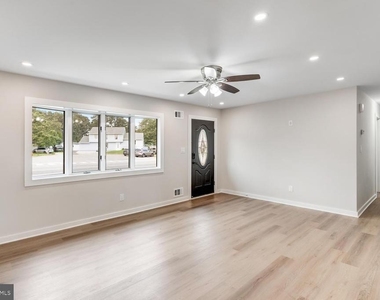 56 Georgetown Boulevard - Photo Thumbnail 9