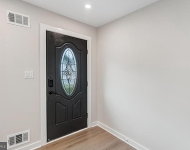 56 Georgetown Boulevard - Photo Thumbnail 6