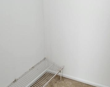 316 Lexington Drive - Photo Thumbnail 5