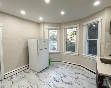 345 Garfield Avenue - Photo Thumbnail 4
