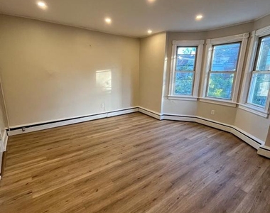 345 Garfield Avenue - Photo Thumbnail 5