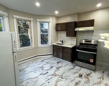 345 Garfield Avenue - Photo Thumbnail 3
