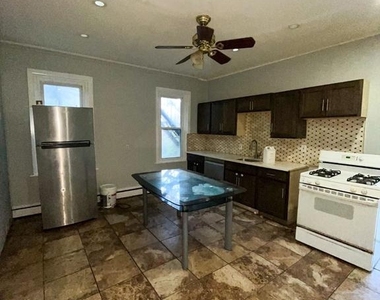 345 Garfield Avenue - Photo Thumbnail 3