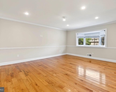 30 Trafalgar Court - Photo Thumbnail 5