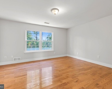 30 Trafalgar Court - Photo Thumbnail 21