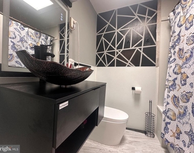 4612 Woodland Avenue - Photo Thumbnail 9
