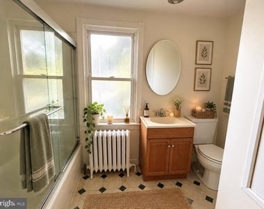271 W Merchant Street - Photo Thumbnail 12