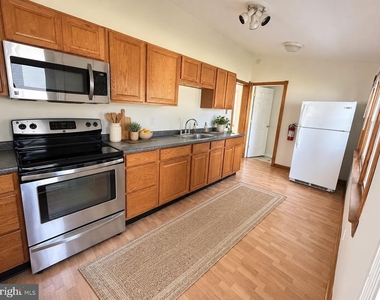 271 W Merchant Street - Photo Thumbnail 2