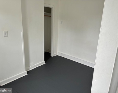 2503 46th Street - Photo Thumbnail 3