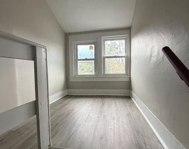 465 S 2nd Street - Photo Thumbnail 8