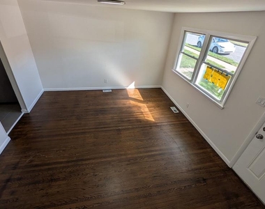 83 W 8th Street - Photo Thumbnail 7