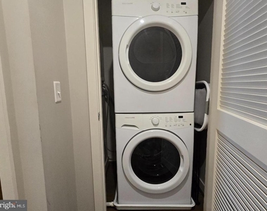 1320 Fenwick Lane - Photo Thumbnail 22