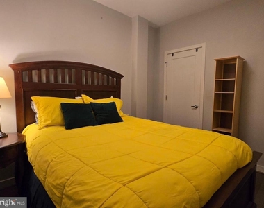 1320 Fenwick Lane - Photo Thumbnail 20