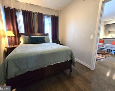 1320 Fenwick Lane - Photo Thumbnail 17