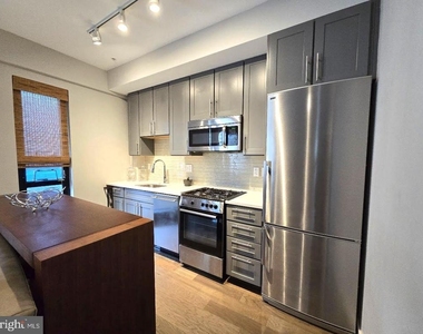 1320 Fenwick Lane - Photo Thumbnail 6