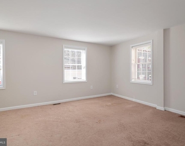 42 Pinkney Street - Photo Thumbnail 12