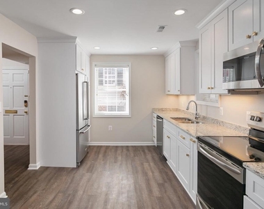 42 Pinkney Street - Photo Thumbnail 6