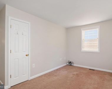 42 Pinkney Street - Photo Thumbnail 16