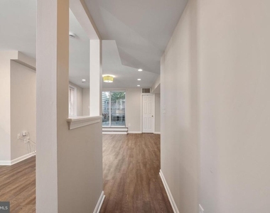 42 Pinkney Street - Photo Thumbnail 4