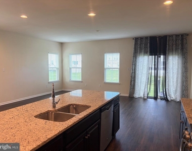 433 Goodwick Drive - Photo Thumbnail 5