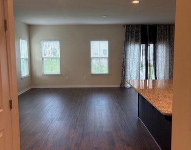 433 Goodwick Drive - Photo Thumbnail 4