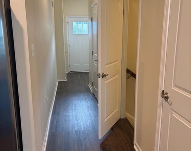 433 Goodwick Drive - Photo Thumbnail 10