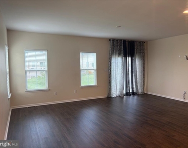 433 Goodwick Drive - Photo Thumbnail 9